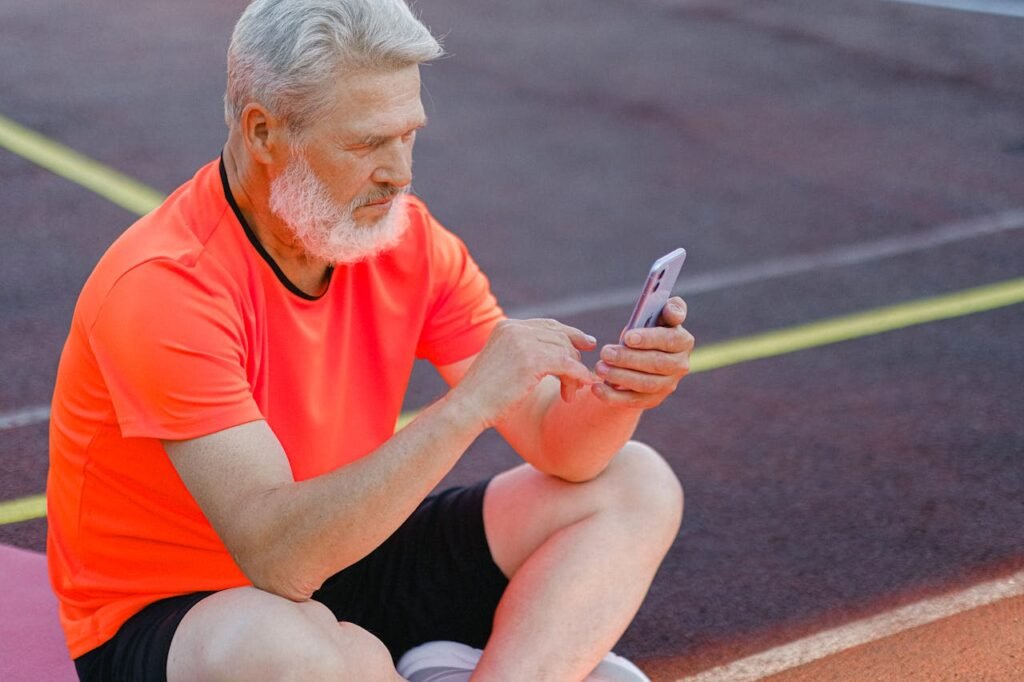Ecco gli Smartphone per anziani con sos